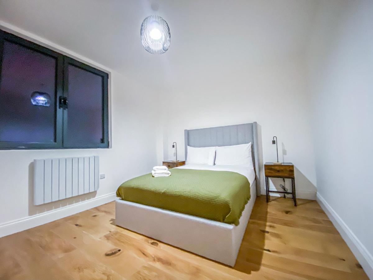 2 Bedroom City Centre Apartment With Parking Bedford Exterior photo