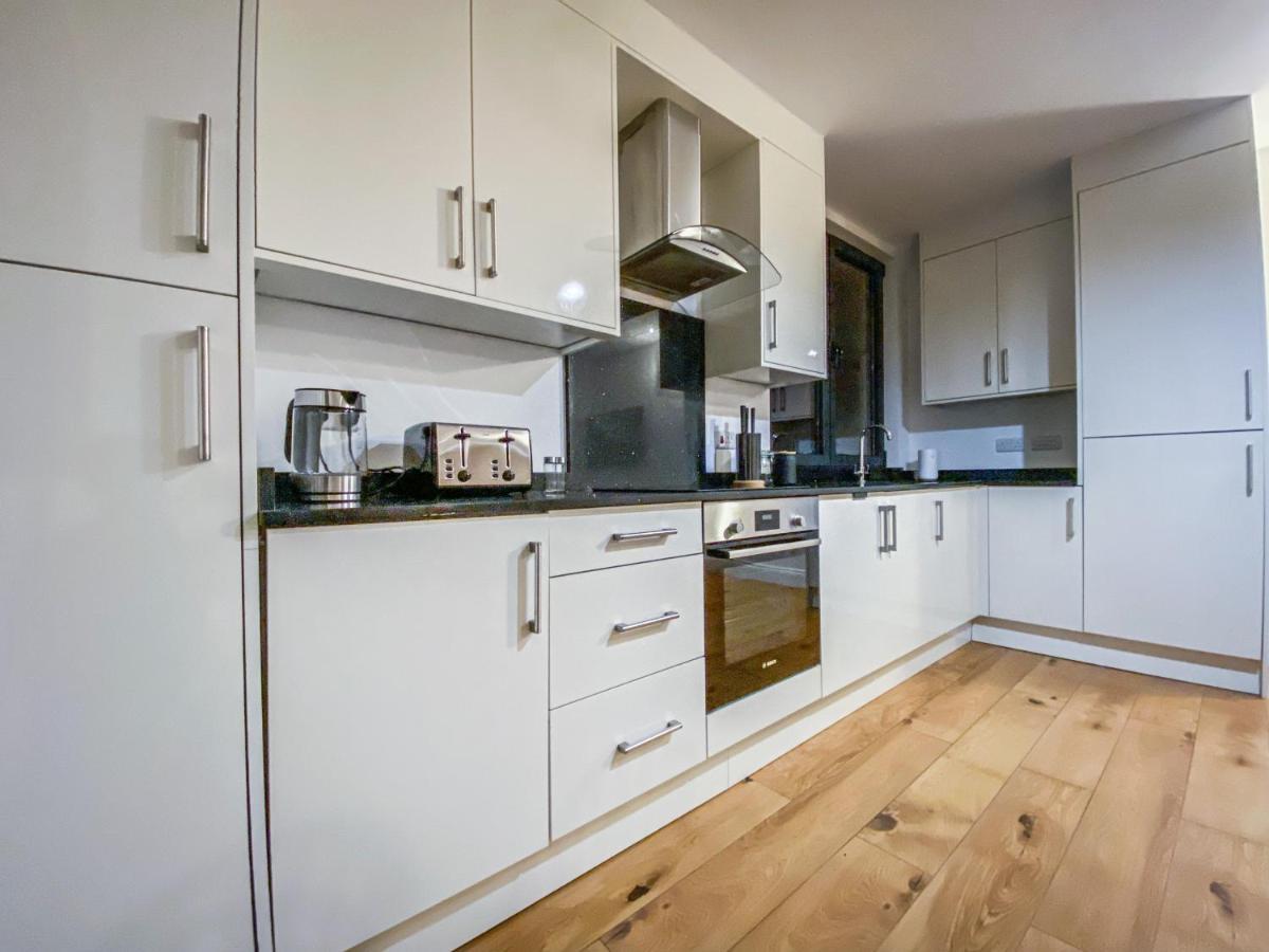 2 Bedroom City Centre Apartment With Parking Bedford Exterior photo
