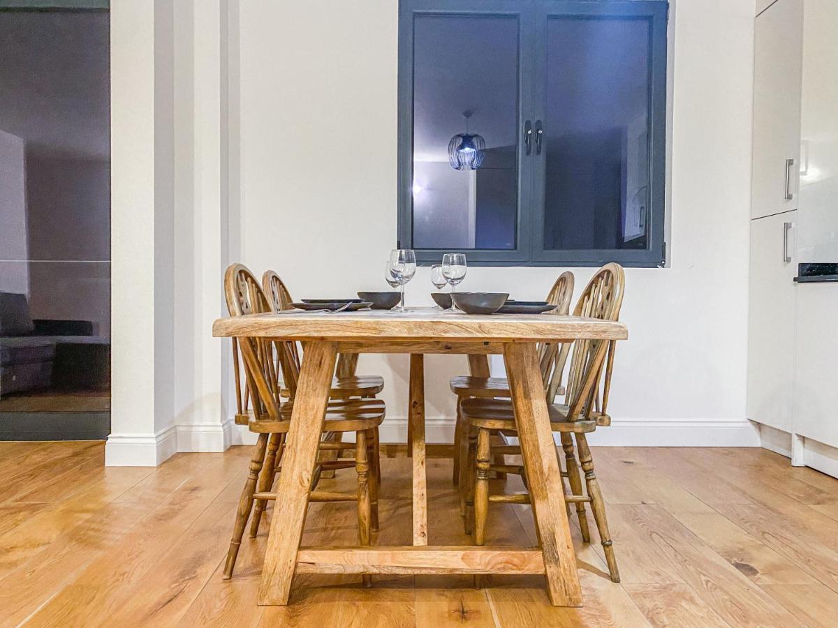 2 Bedroom City Centre Apartment With Parking Bedford Exterior photo