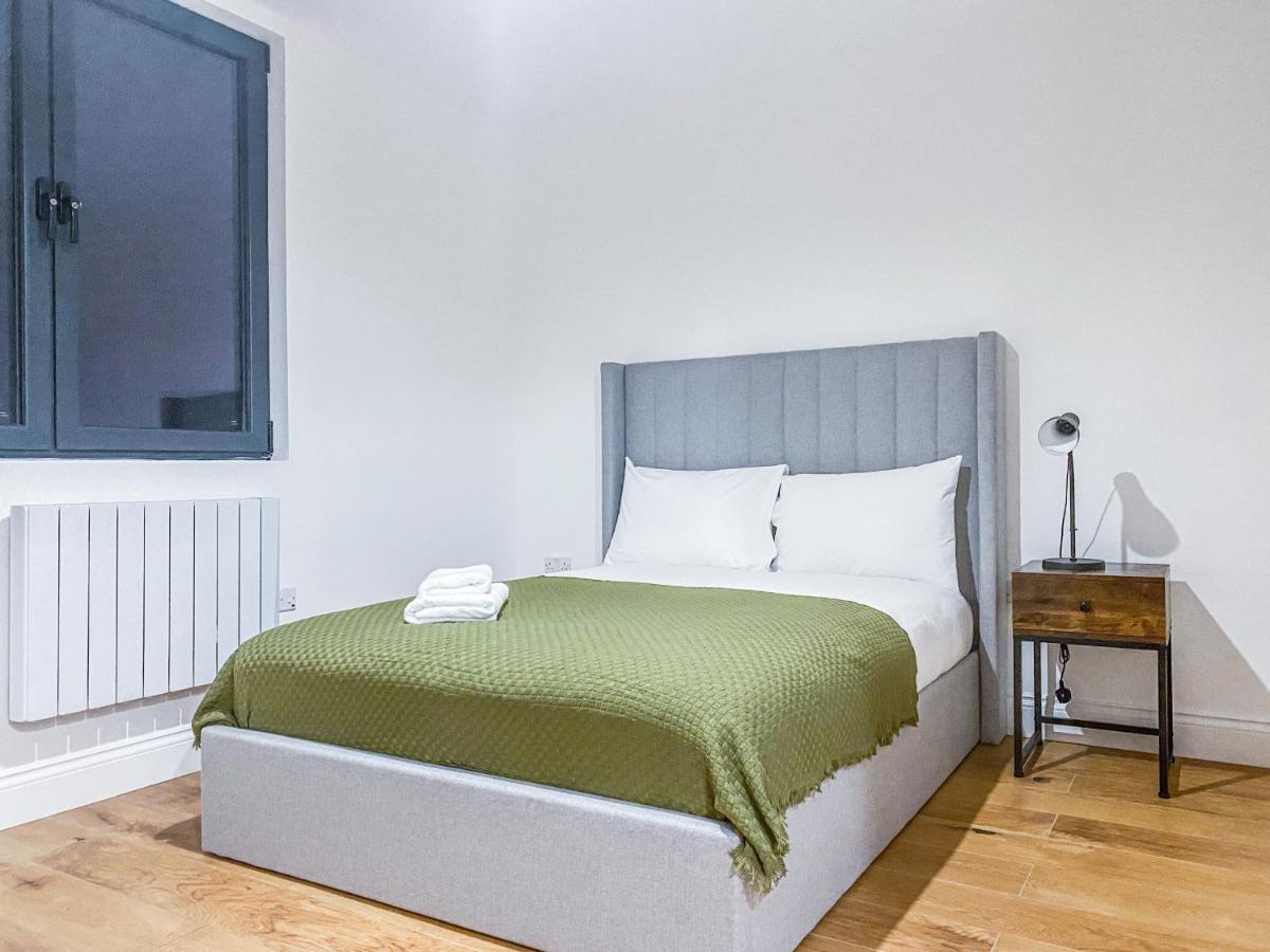 2 Bedroom City Centre Apartment With Parking Bedford Exterior photo