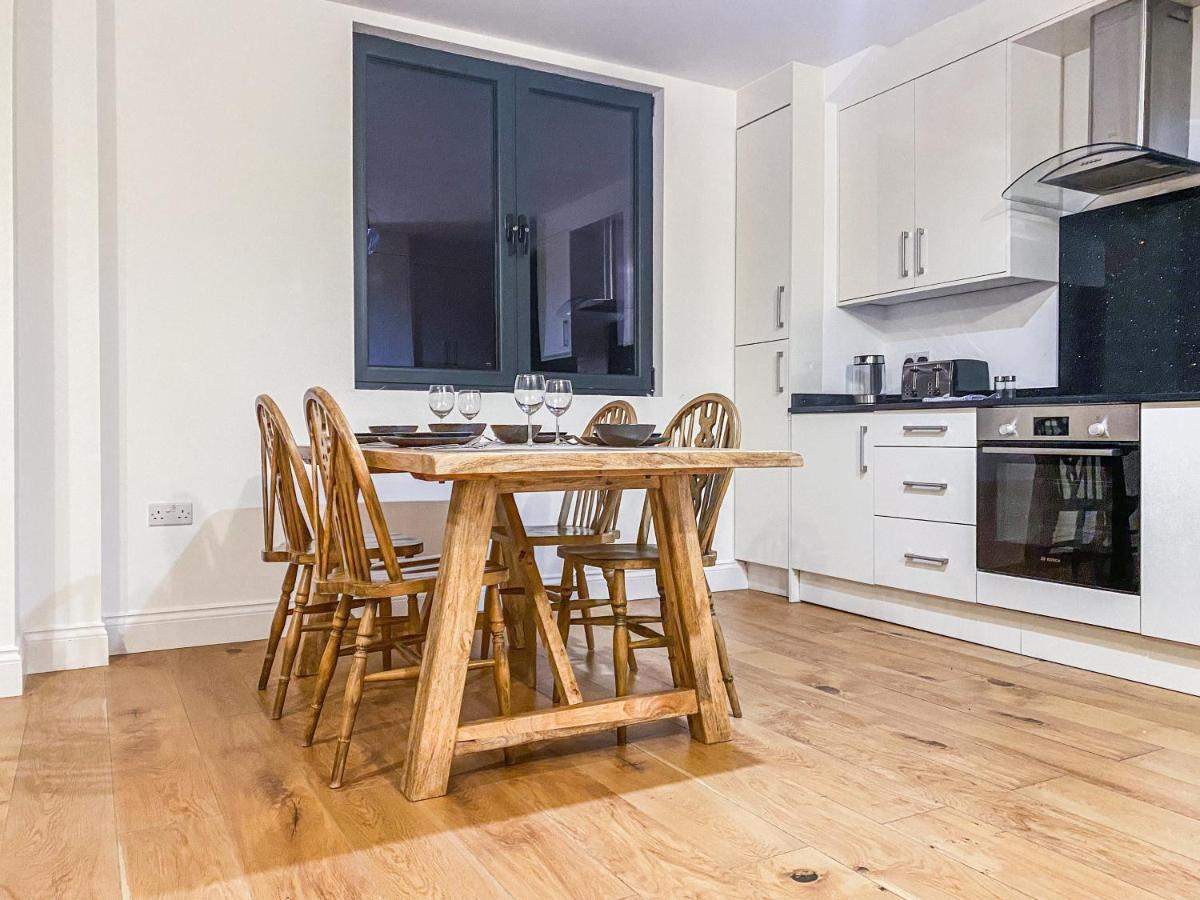 2 Bedroom City Centre Apartment With Parking Bedford Exterior photo