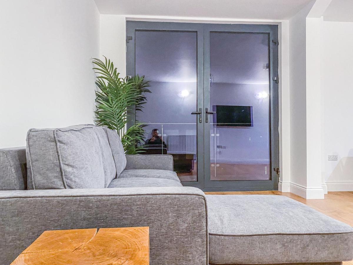 2 Bedroom City Centre Apartment With Parking Bedford Exterior photo