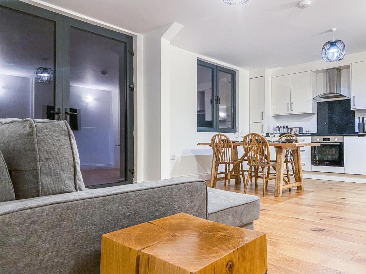 2 Bedroom City Centre Apartment With Parking Bedford Exterior photo