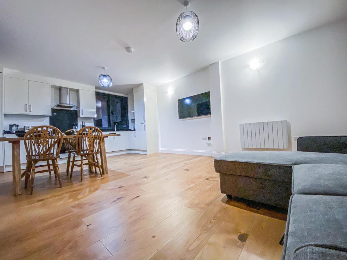 2 Bedroom City Centre Apartment With Parking Bedford Exterior photo